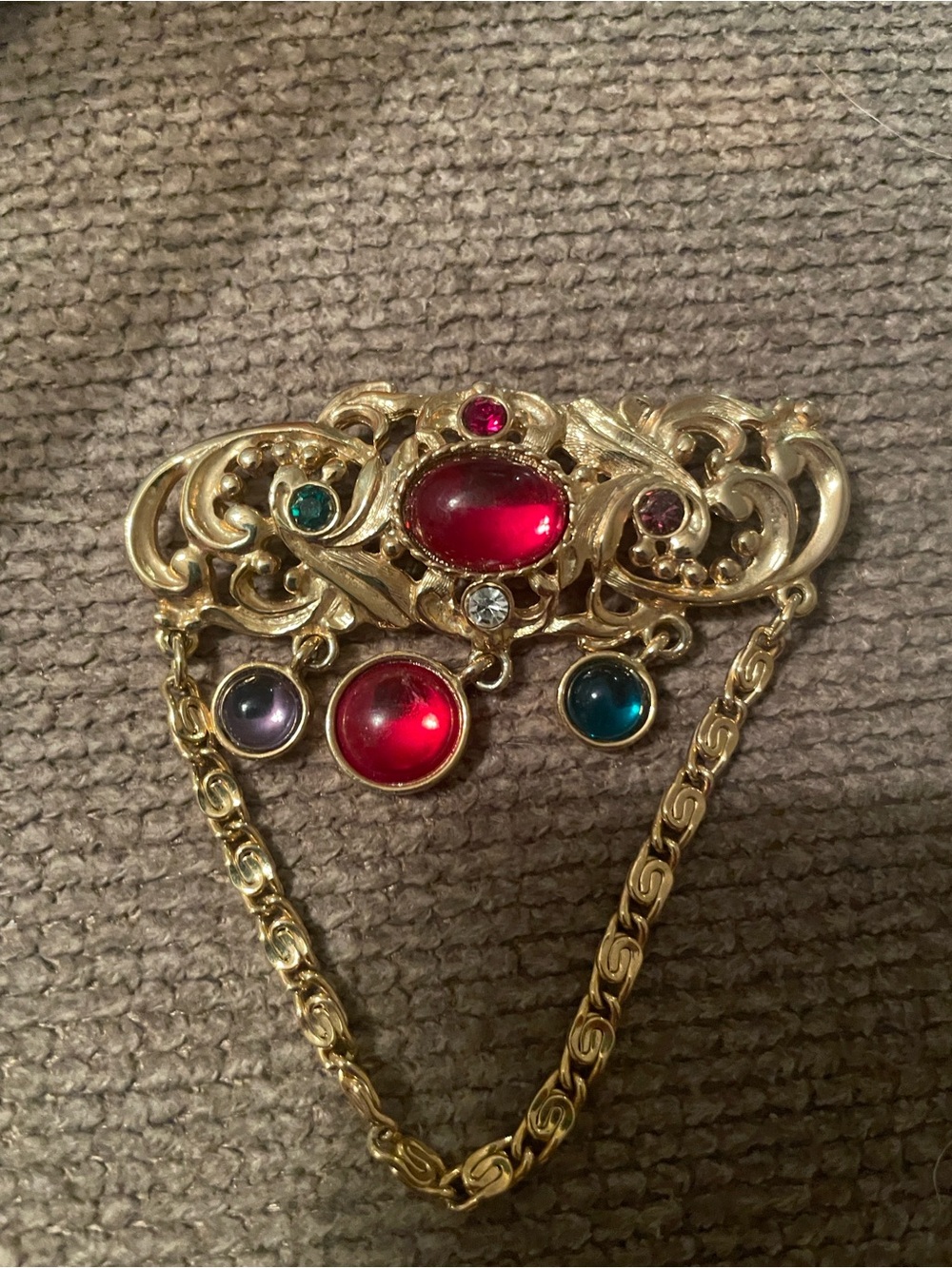 Gold tone vintage brooch